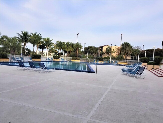 Building Photo - 14201 N Kendall Dr