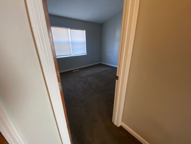 Building Photo - 575 Holly Ct