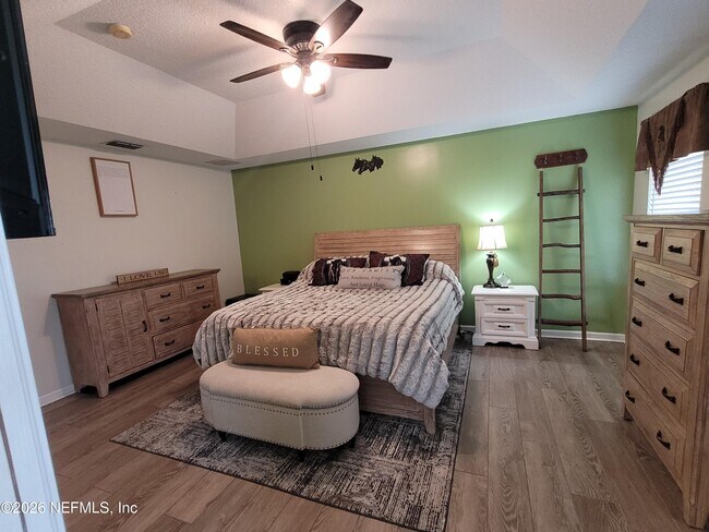 Building Photo - 906 County Rd 217