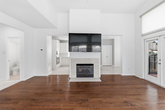 Building Photo - 201 Las Brisas St