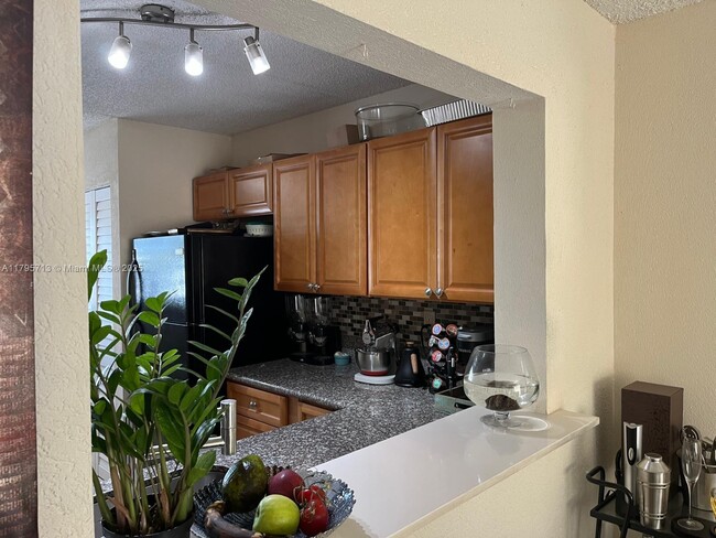 Building Photo - 9491 Palm Cir N
