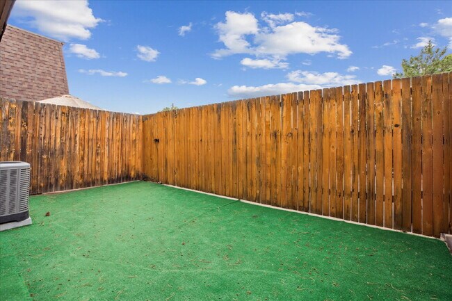 Building Photo - Pet-friendly 2 bed/2.5 bath Lakewood townhome - Available Now!