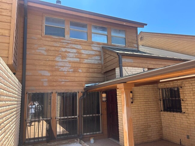 Building Photo - 108 Martingale