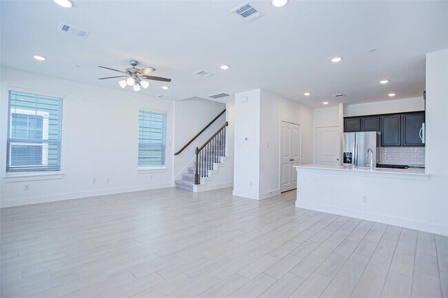 Building Photo - 2234 Memory Oaks Dr