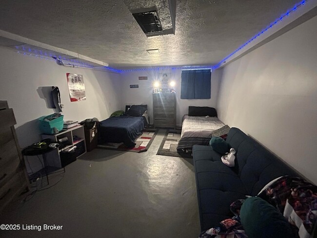 Building Photo - 741 S 39th St