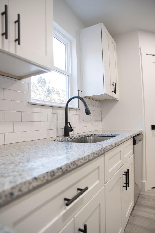 Building Photo - 605 Edna Graves Way