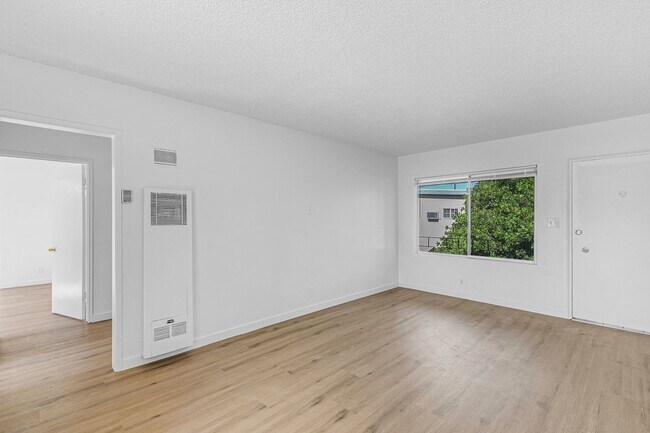 Primary Photo - 6120 Radford Ave