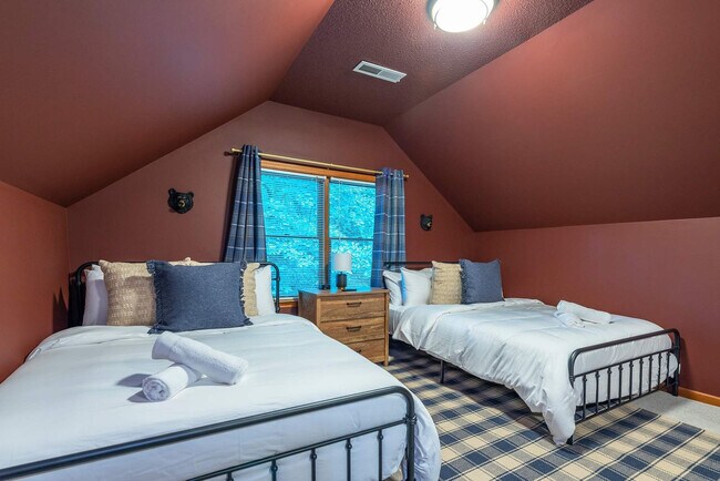 Building Photo - 41 Little Forest Dr