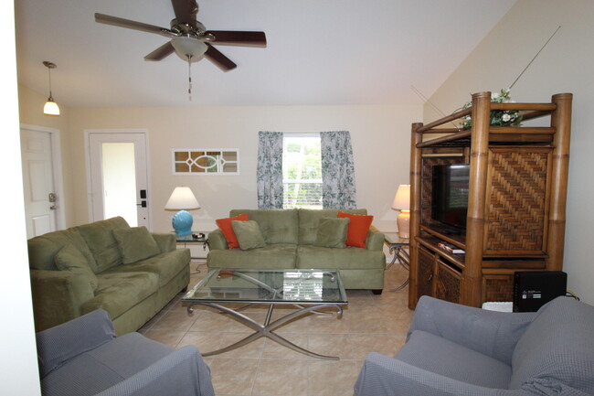 Building Photo - 5300 Seagrape Dr