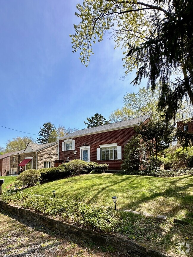 Building Photo - 55 Seneca Dr