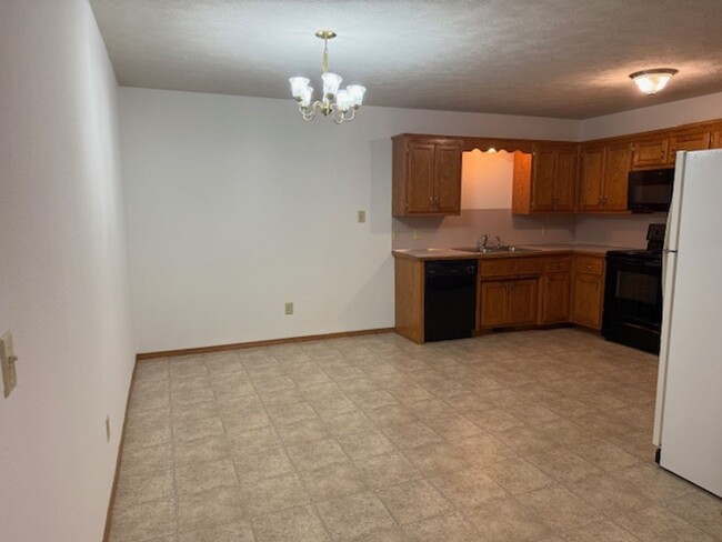Building Photo - Duplex in Nixa!