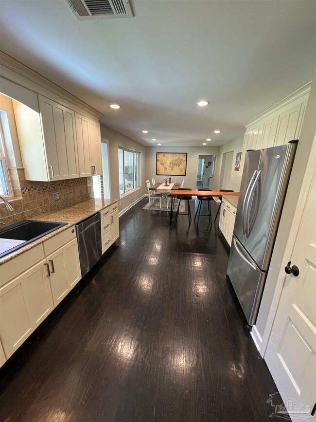 Building Photo - 320 Gamarra Rd