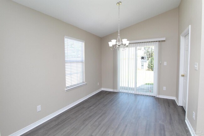 Building Photo - 608 Reservation Ave