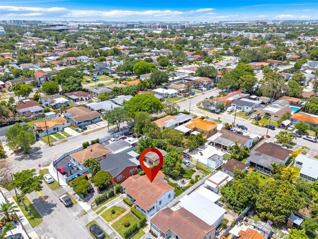 Building Photo - Northwest Flagler Terrace, Miami, FL 33125 - 2 BR 1 BA house