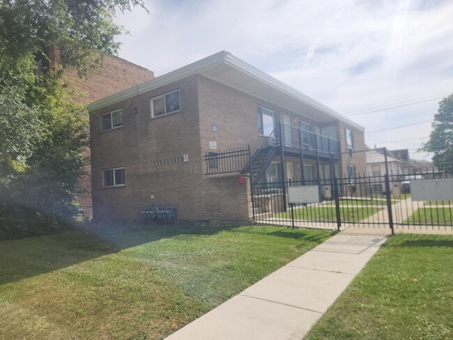 Building Photo - 1702 St Charles Rd