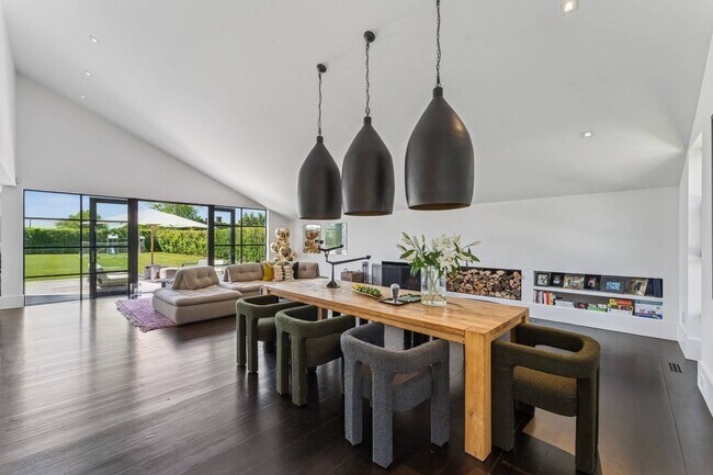 Building Photo - 811 Halsey Ln