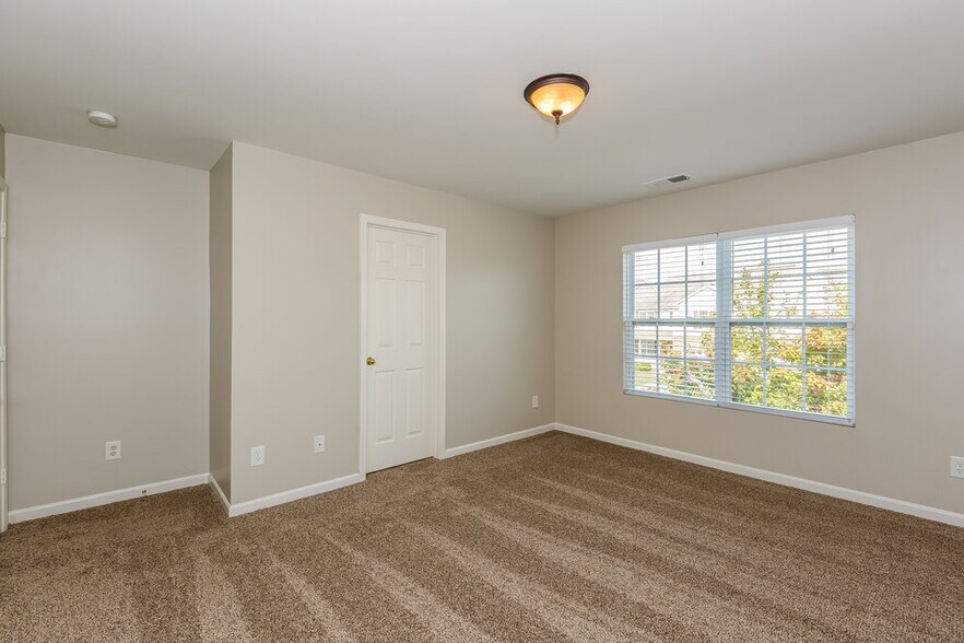 Building Photo - 2022 Savannah Hills Dr