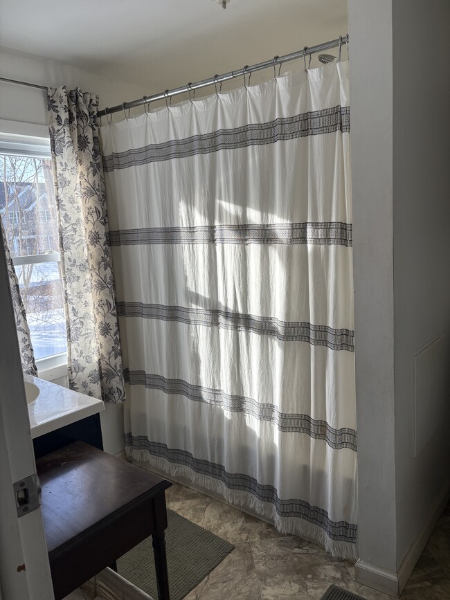 Building Photo - 1807 E Kings Hwy