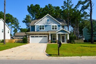 Building Photo - Beautiful 3 Bedroom + Flex Room in Gated C...