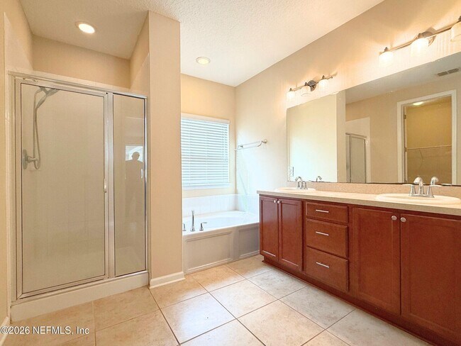 Building Photo - 1487 Falabella Dr