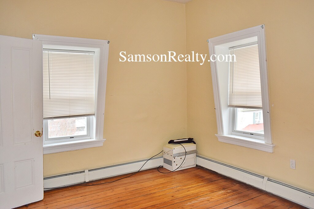 Building Photo - 157 Ives St