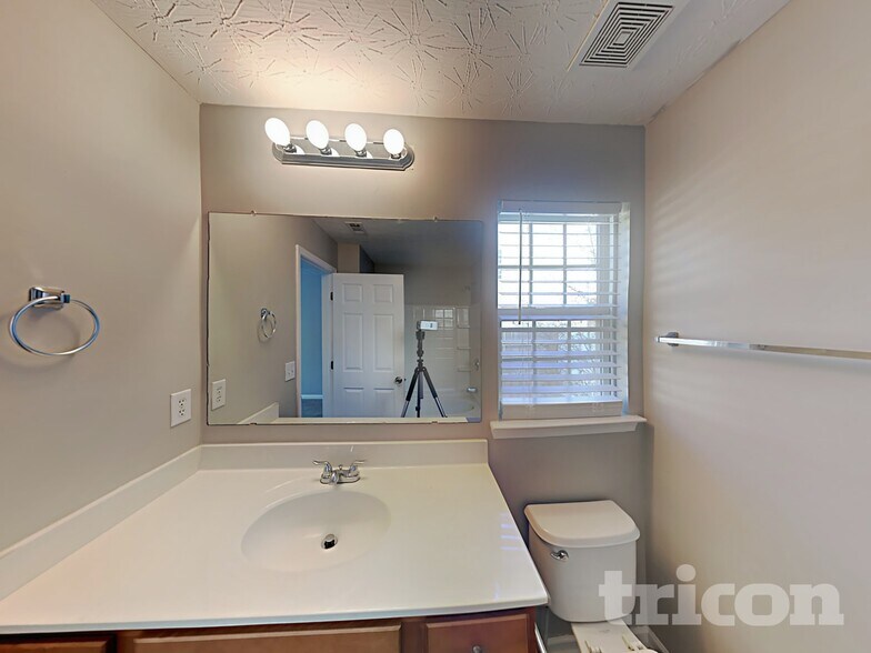 Building Photo - 177 Arrowhead Dr