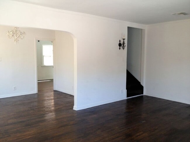 Building Photo - 1629 Rendall Pl
