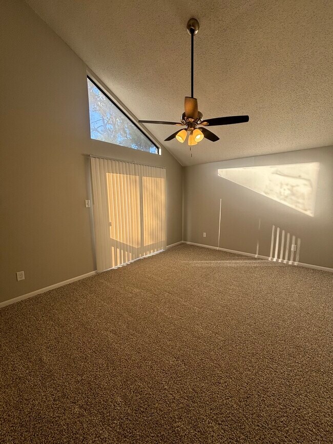 Building Photo - 14218 High Point Dr