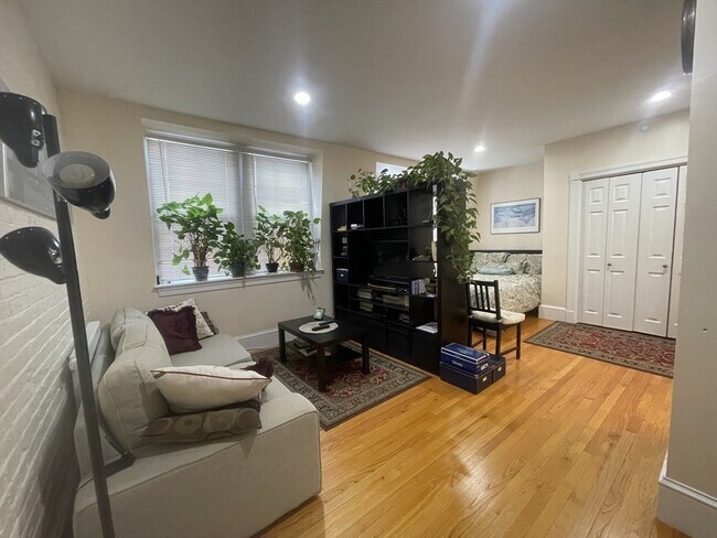 Building Photo - 105 Pinckney St
