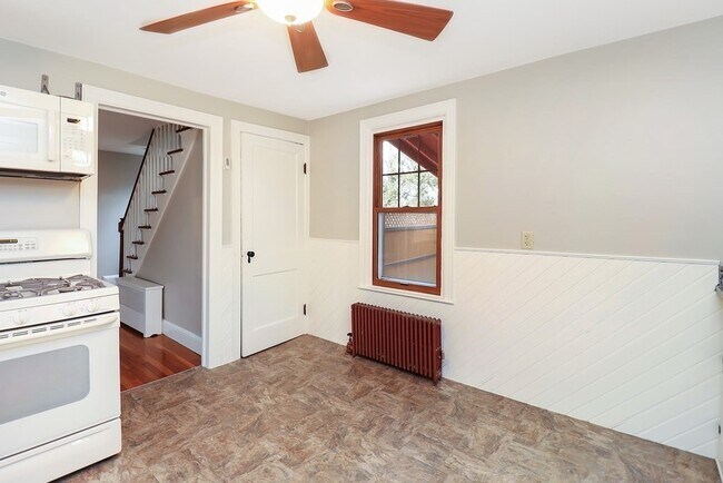 Building Photo - 142 Elmwood Ave