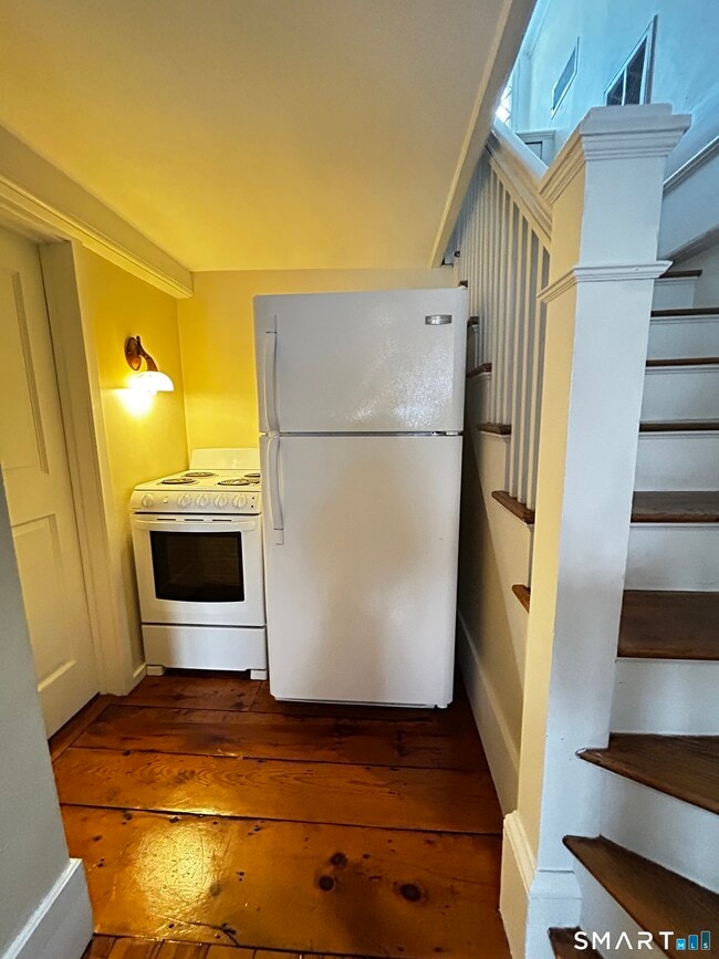 Building Photo - 157 Main St