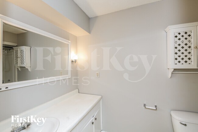 Building Photo - 2097 Meadowview Ln