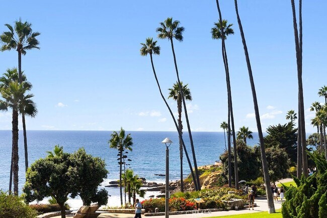 Building Photo - 376 Cliff Dr