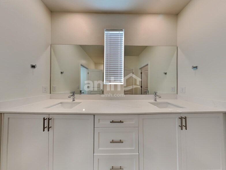 Building Photo - 537 Silverbell Falls Pl
