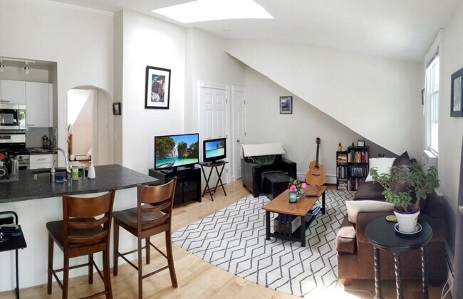 Building Photo - 158 High St