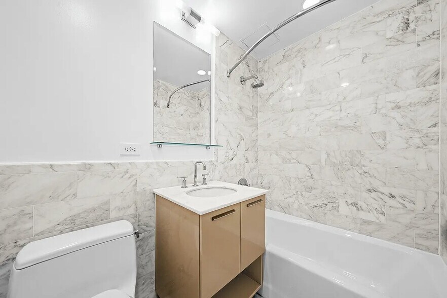 Building Photo - 49 E 34th St