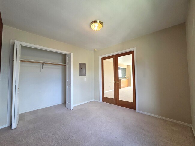 Building Photo - 2940 W Villard St