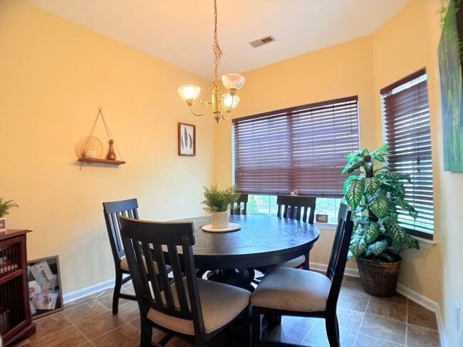 Building Photo - 409 Belmont Cir