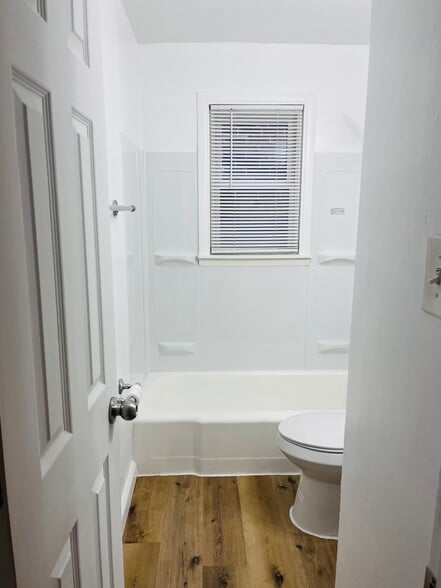 Building Photo - 4936 Hummelsheim Ave