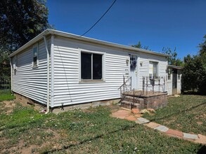 Building Photo - 813 Lee Ave