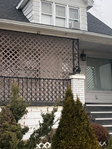 Building Photo - 3881 Holbrook St