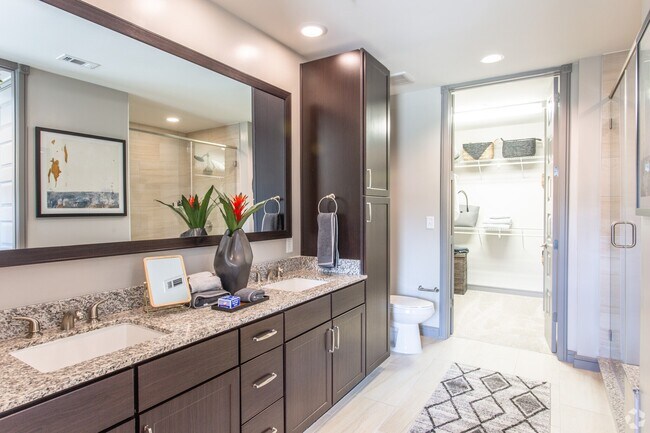 Building Photo - Luxury & Convenience in Houston!