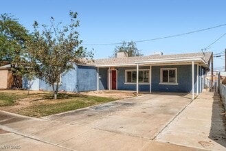 Building Photo - 571 Blackmore Dr