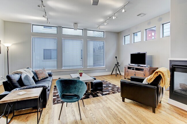 Building Photo - 408 Parker St