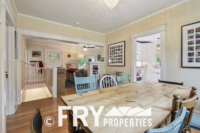 Building Photo - Classic Bungalow in Amazing Location with ...