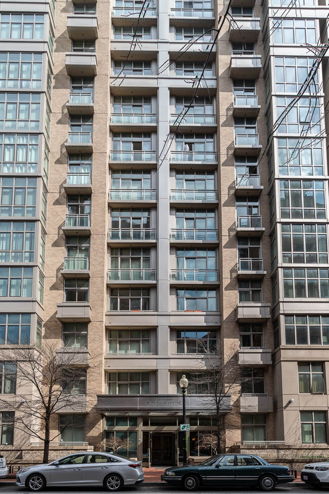 Building Photo - 811 4th St NW