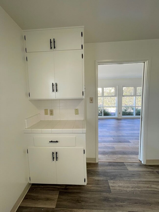 Building Photo - 222