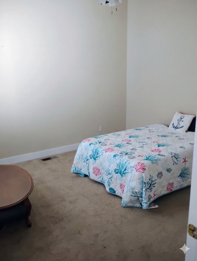 Building Photo - 425 Caplewood Dr