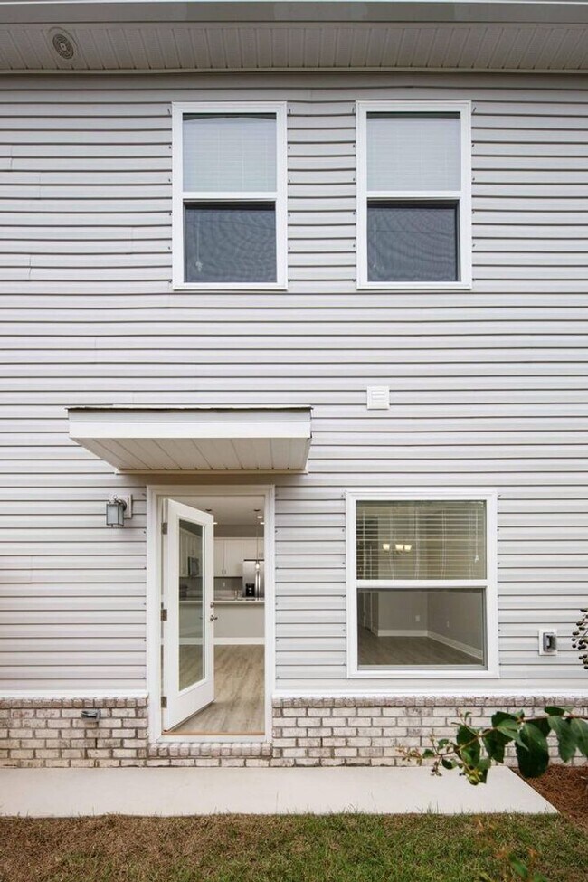 Building Photo - 319 Carmel Dr