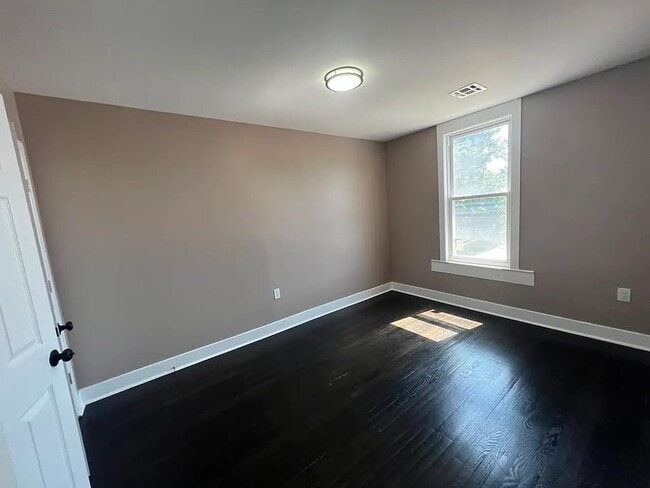 Building Photo - 25-27-27 Ryle Ave